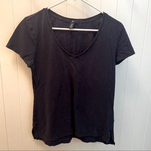 Classic Gap v-neck T-shirt